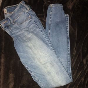 Hollister Skinny Leg Medium Wash Jeans size 1S